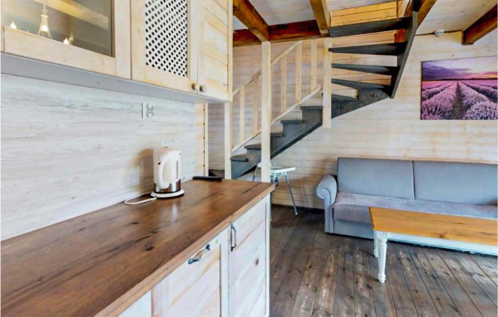 Kuchyňa alebo kuchynka v ubytovaní Pet Friendly Home In Karwia