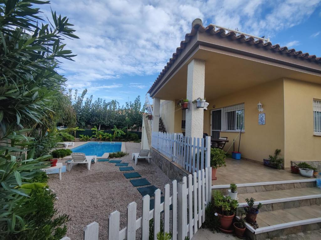 a house with a fence and a swimming pool at Casa Mario & Amaya in Riumar