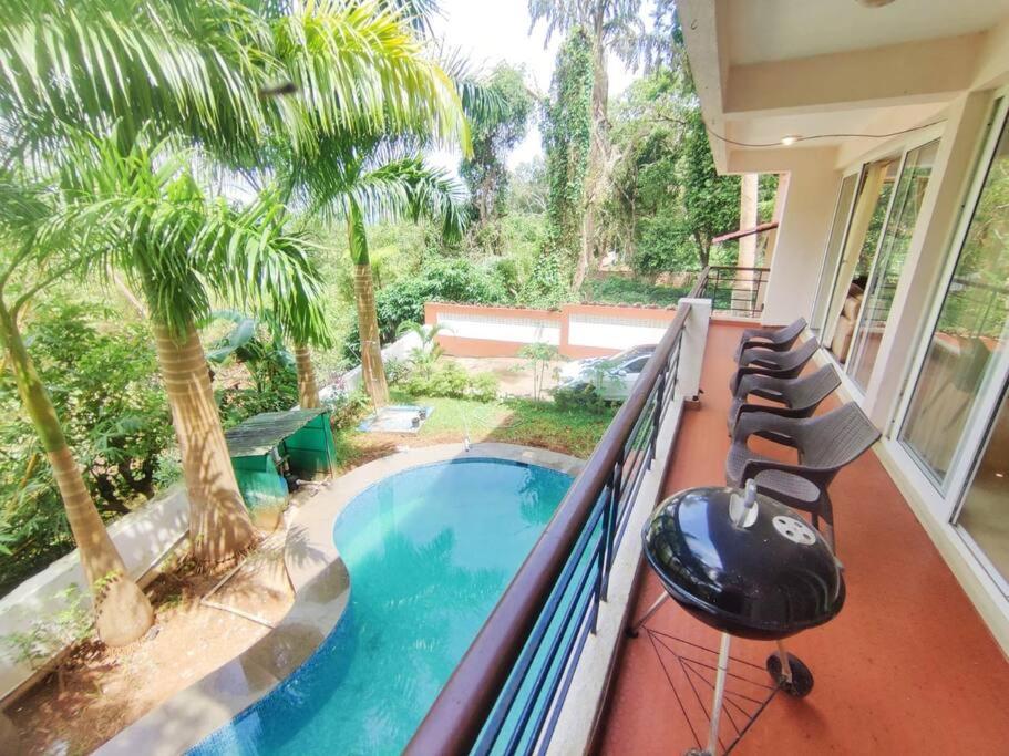 Bazén v ubytování 3BHK Villa with Private Pool Near Candolim nebo v jeho okolí