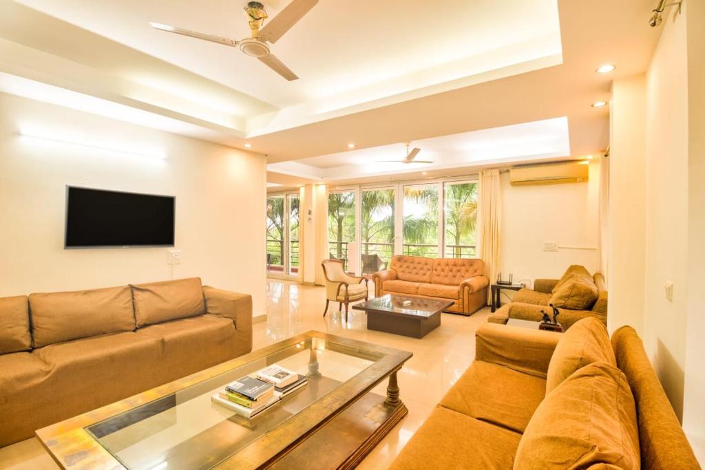 Posezení v ubytování 3BHK Villa with Private Pool Near Candolim