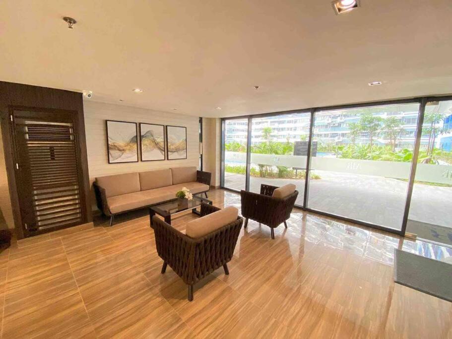 Modern Classic 1 BR Condo Air Residences Makati - Appartement D'une Chambre