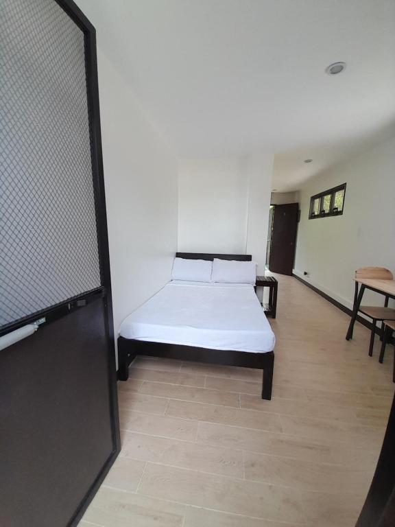 Postel nebo postele na pokoji v ubytování Palawan Residence