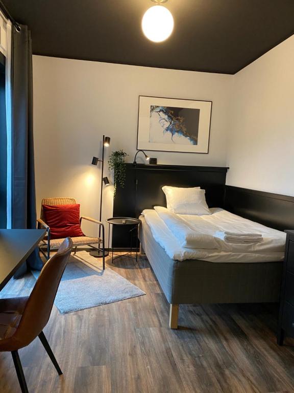 Postel nebo postele na pokoji v ubytování Magnolia House Sollentuna