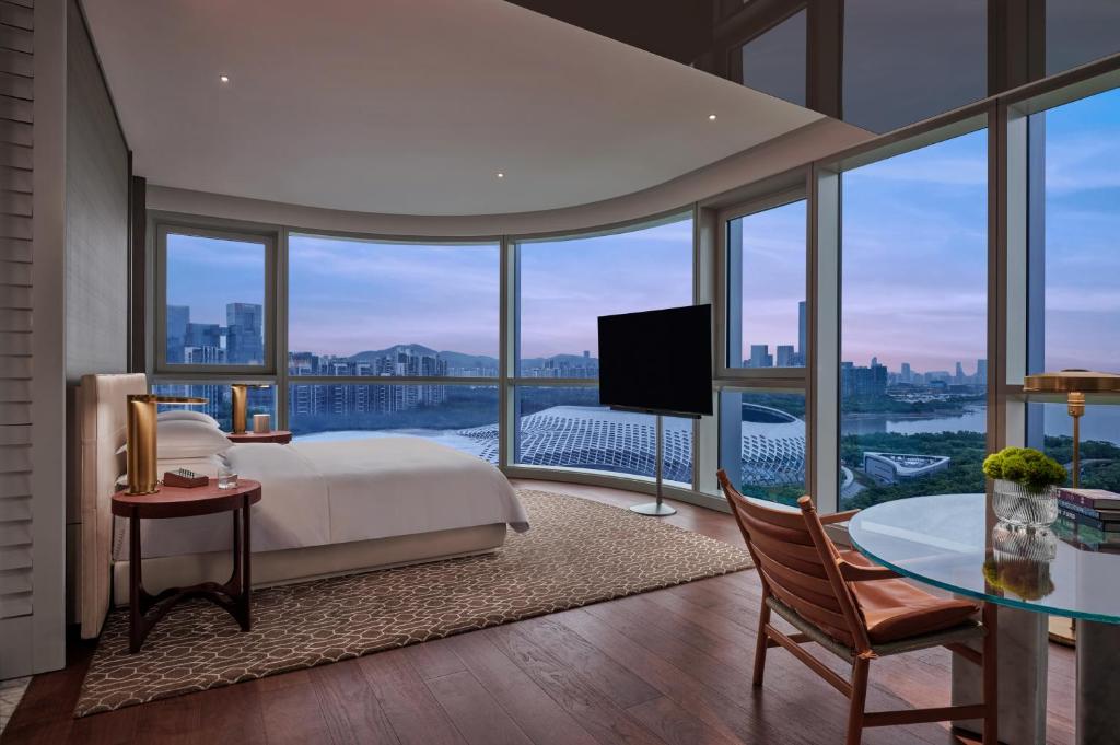 深圳湾安达仕酒店 Andaz Shenzhen Bay - Deluxe King Room Met Gedeeltelijke Baai Uitzicht