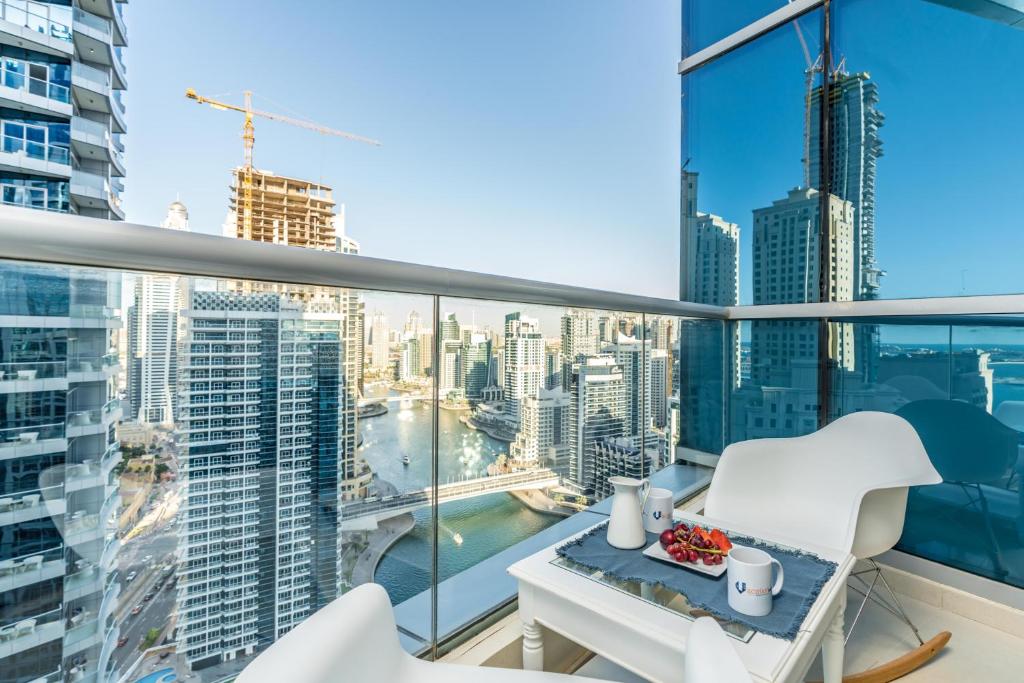 Icon Casa Living – Bay Central Lake view – Marina