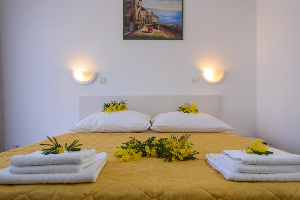 Postel nebo postele na pokoji v ubytování Apartments Mijo