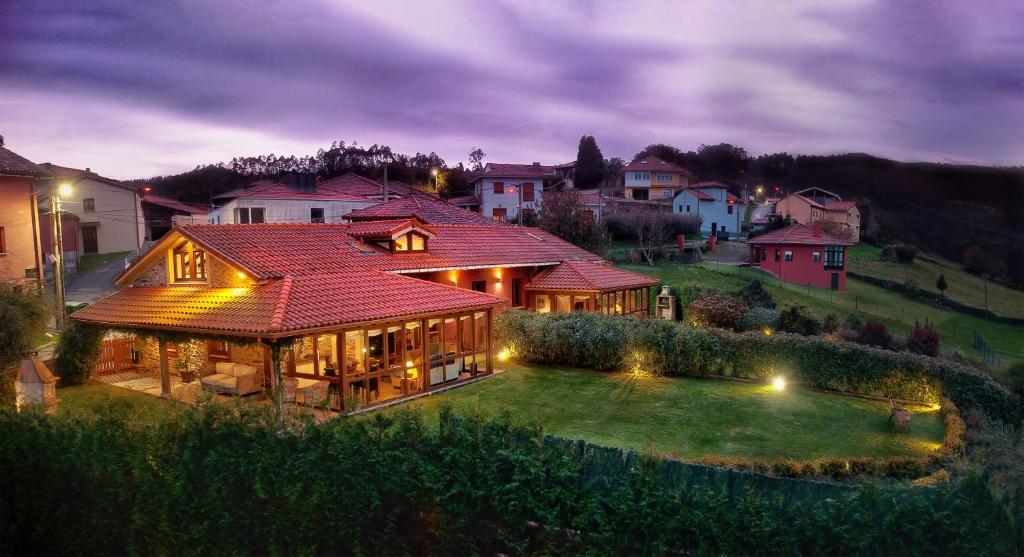 an aerial view of a house with lights at La Era De Somao in Somado