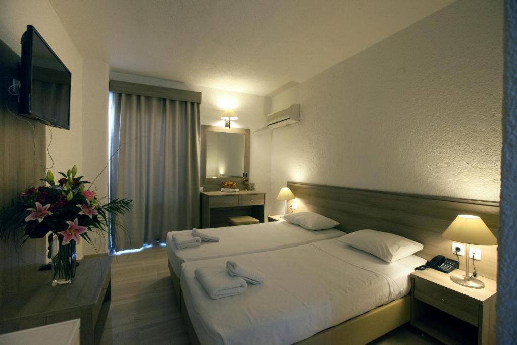Postel nebo postele na pokoji v ubytování Apollon Hotel