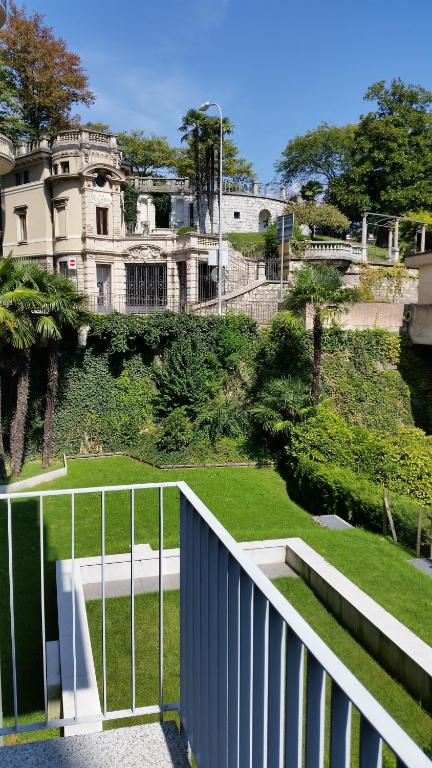 Experience The Loft! LOFT 18, downtown, near the lake FREE PARKING available - Resim 5