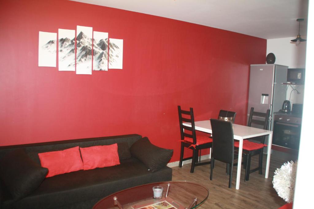 a living room with a couch and a table at Villa Blanche appartement 2 in Le Mont-Dore