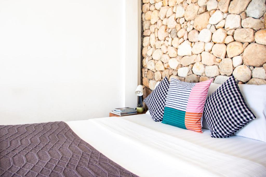 Postel nebo postele na pokoji v ubytování Saravoan-Kep Hotel