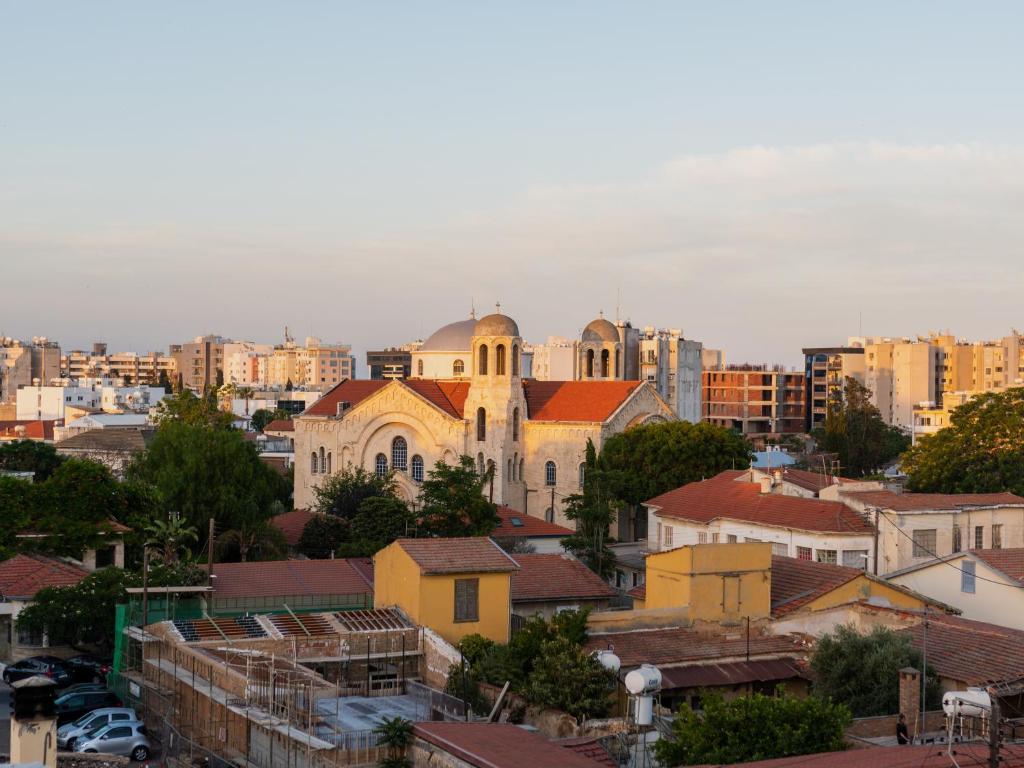 Nespecifikovaný výhled na destinaci Lemesos nebo výhled na město při pohledu z apartmánu