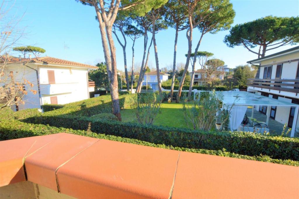 a view of a yard with trees and a house at Casa Le Focette by Nicola Real Estate in Marina di Pietrasanta
