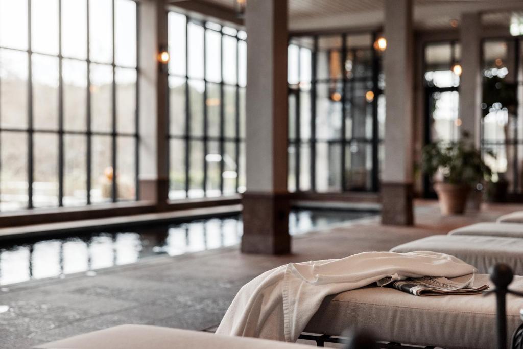 Postel nebo postele na pokoji v ubytování Smådalarö Gård Hotell & Spa