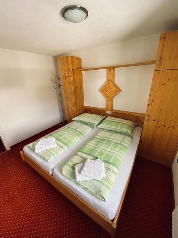 Postel nebo postele na pokoji v ubytování Gästehaus Hoamat'l