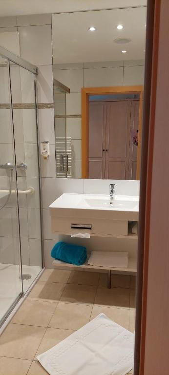 Koupelna v ubytování Gesundheits- & Wellness Resort Weissenbach
