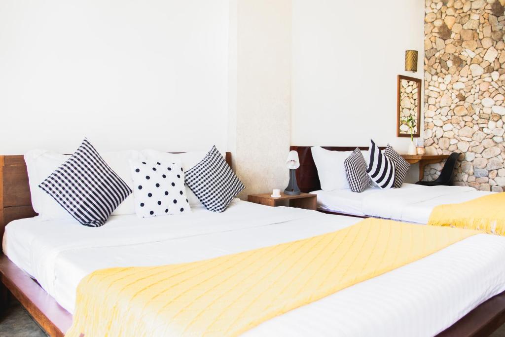 Postel nebo postele na pokoji v ubytování Saravoan-Kep Hotel