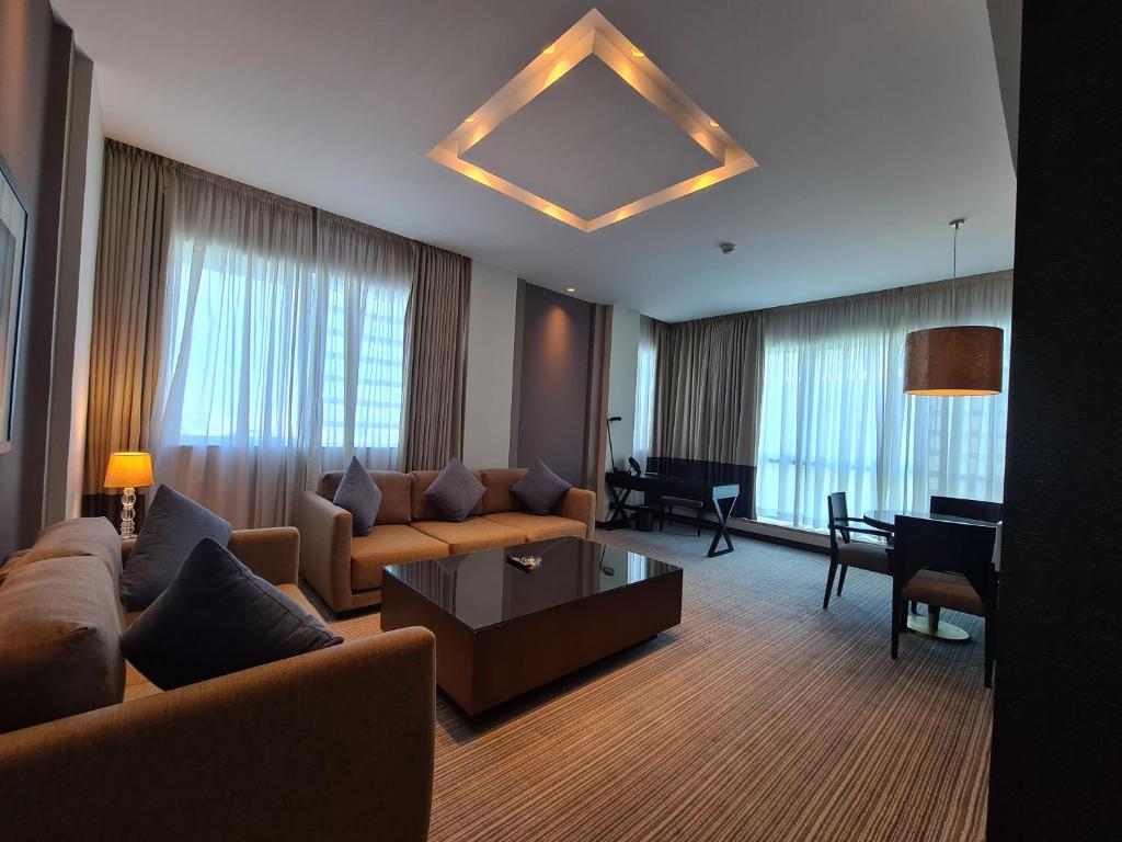 Posezení v ubytování Four Points by Sheraton Al Ain