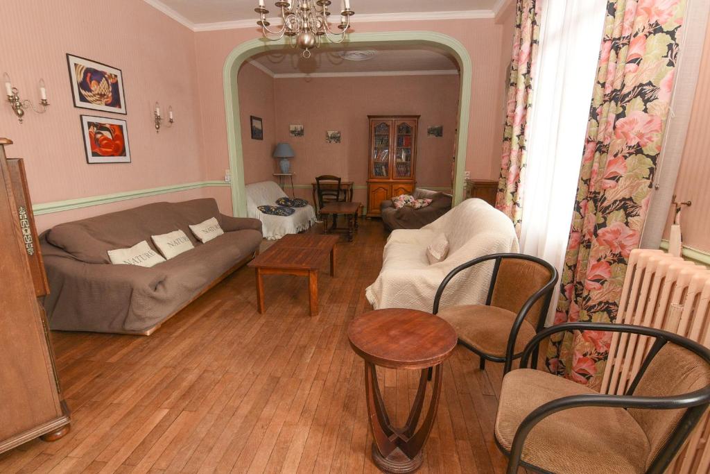 Posedenie v ubytovaní l'Inattendue Maison avec Jardin
