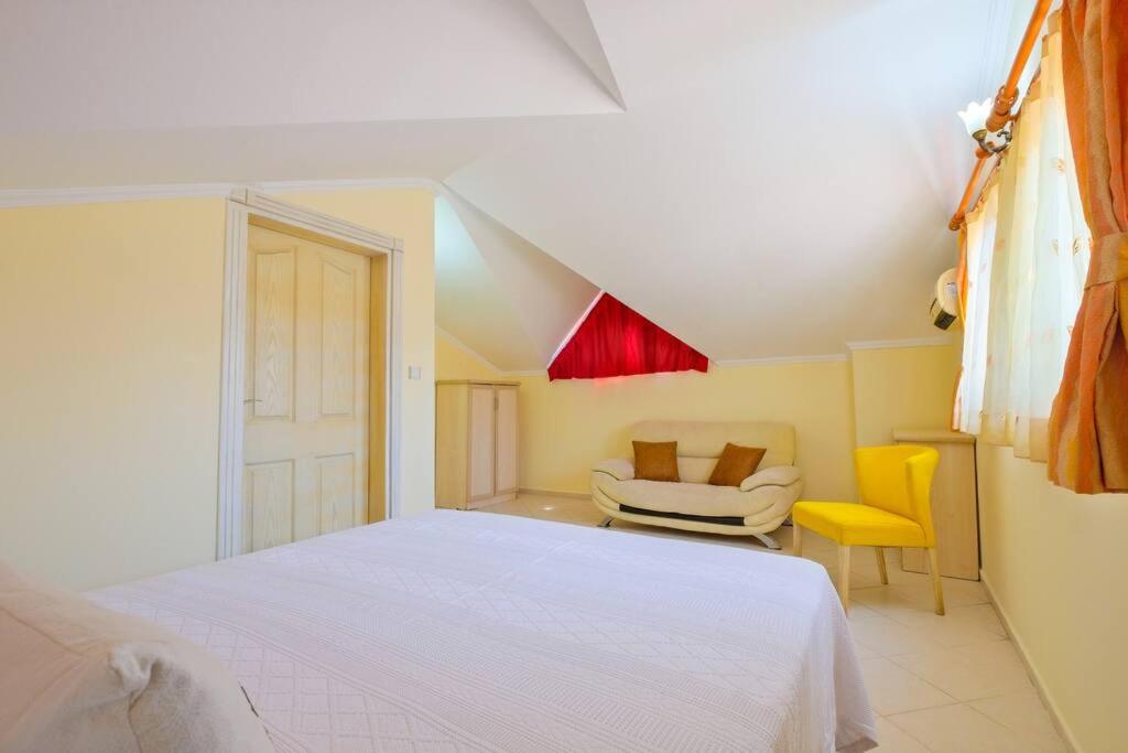 Postel nebo postele na pokoji v ubytování Infinity Sunshine Villa