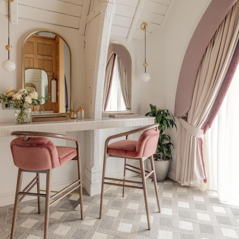 Virgin Hotels Edinburgh - Resim 41