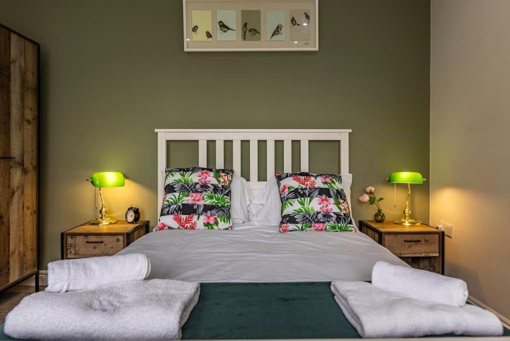 Dovecote House Beeston Private parking 15MINS FROM NOTTINGHAM CITY