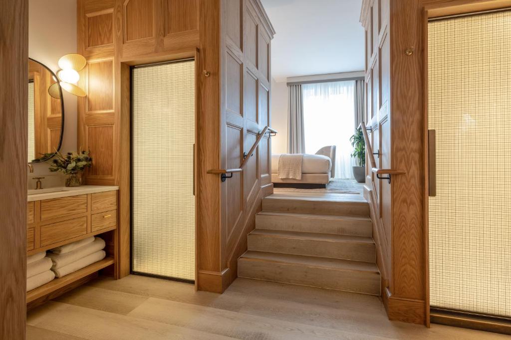 Virgin Hotels Edinburgh - Edward's Suite