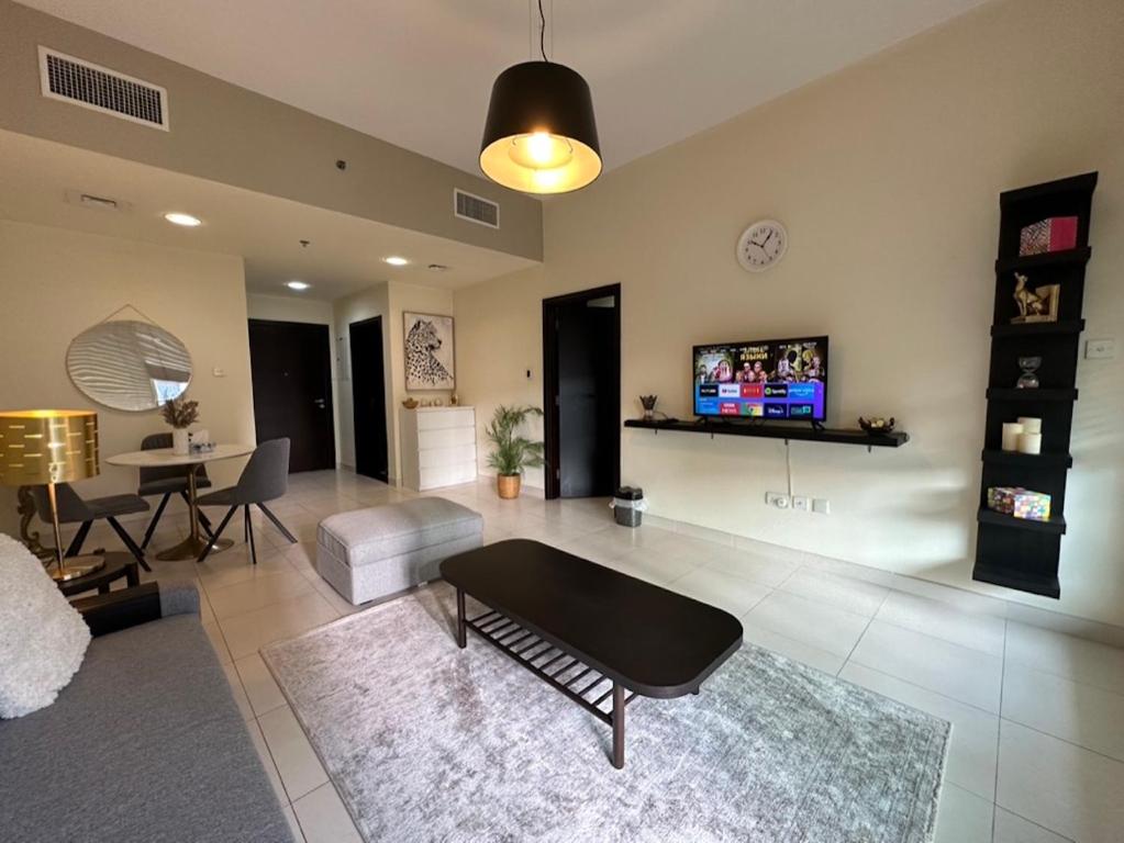 Fotografie z fotogalerie ubytování A Cosy one-bedroom apartment. v Dubaji