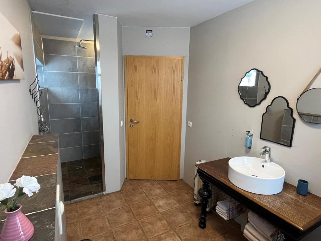 Koupelna v ubytování Farmhotel Efstidalur