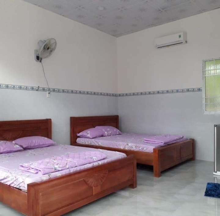 Кровать или кровати в номере Nhà nghỉ Ngọc Phượng Hòn Sơn