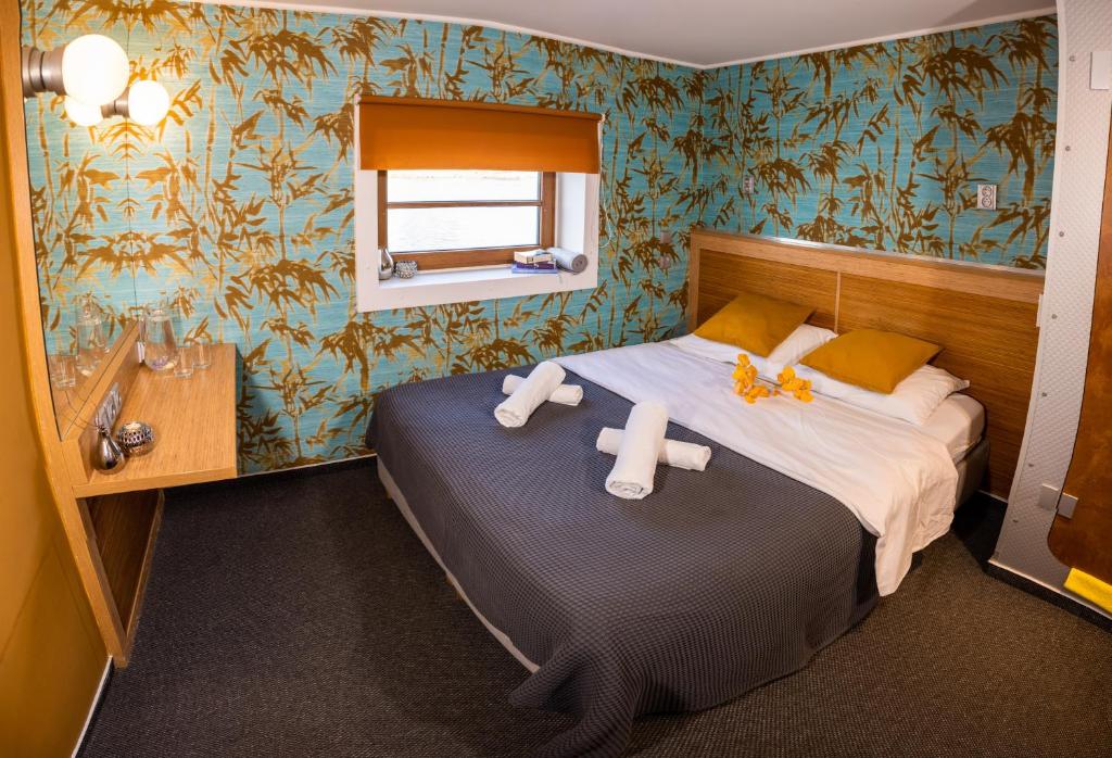 Postel nebo postele na pokoji v ubytování Botel Marina