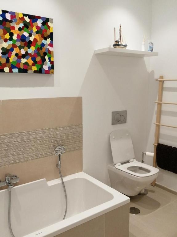 Kúpeľňa v ubytovaní Prachtig gelijkvloers appartement met verwarmd zwembad & fitness