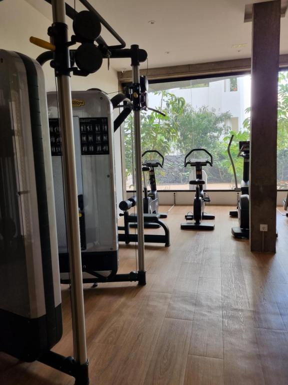 Posilňovňa alebo fitness centrum v ubytovaní Prachtig gelijkvloers appartement met verwarmd zwembad & fitness