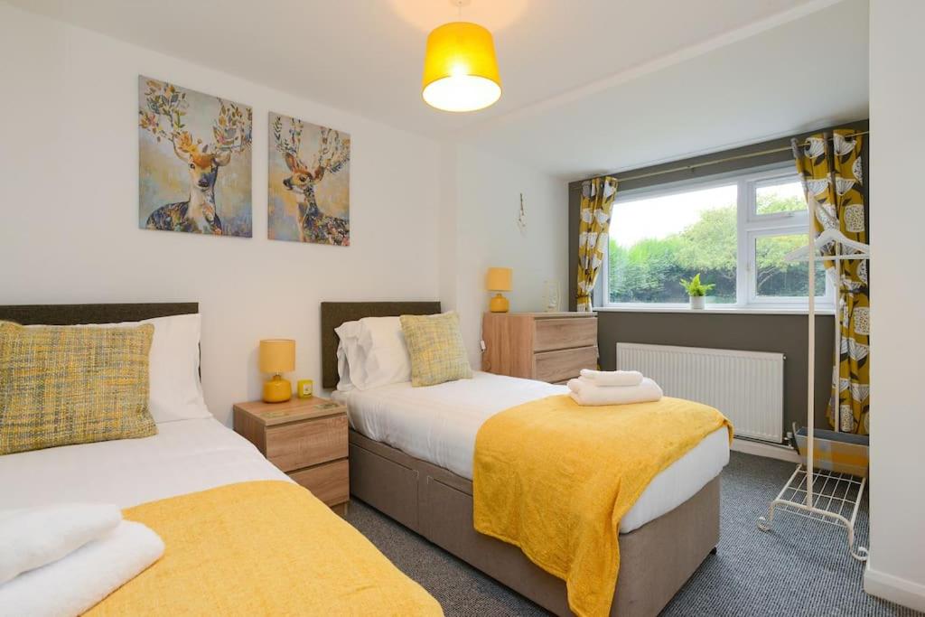 Middleton Boulevard 3 bed home private parking walking distance to QMC