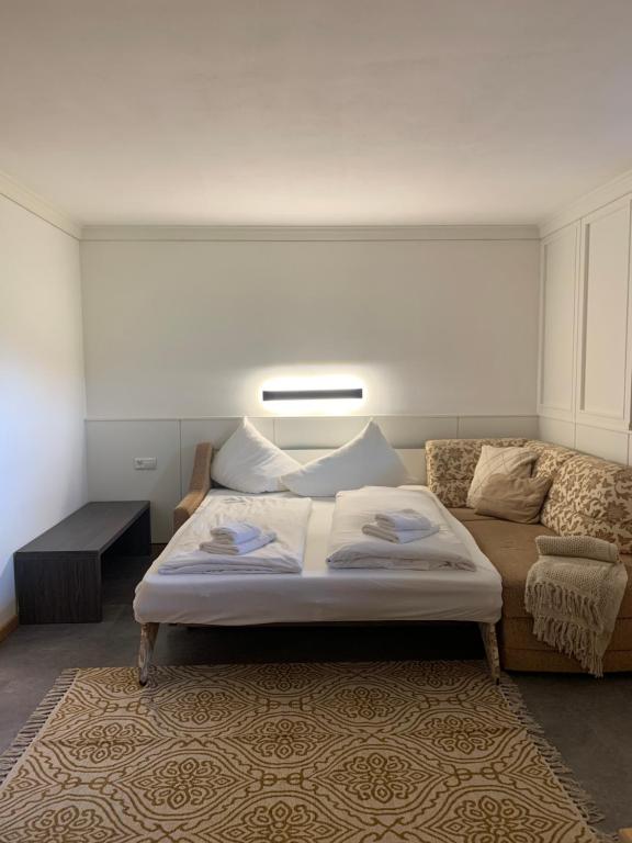 Postel nebo postele na pokoji v ubytování Harmls Aparthotel