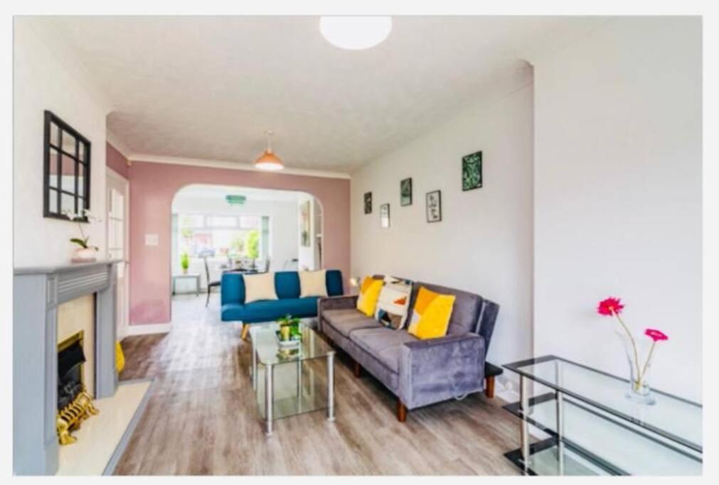 3 bed home sleeps 7 Private parking perfect for contractors close to