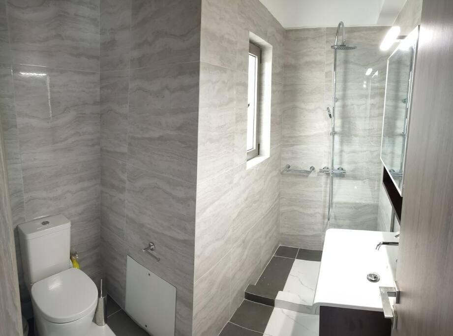Spacious & Minimal Apartment Near Airport Peania Coniann Filoxenia photo