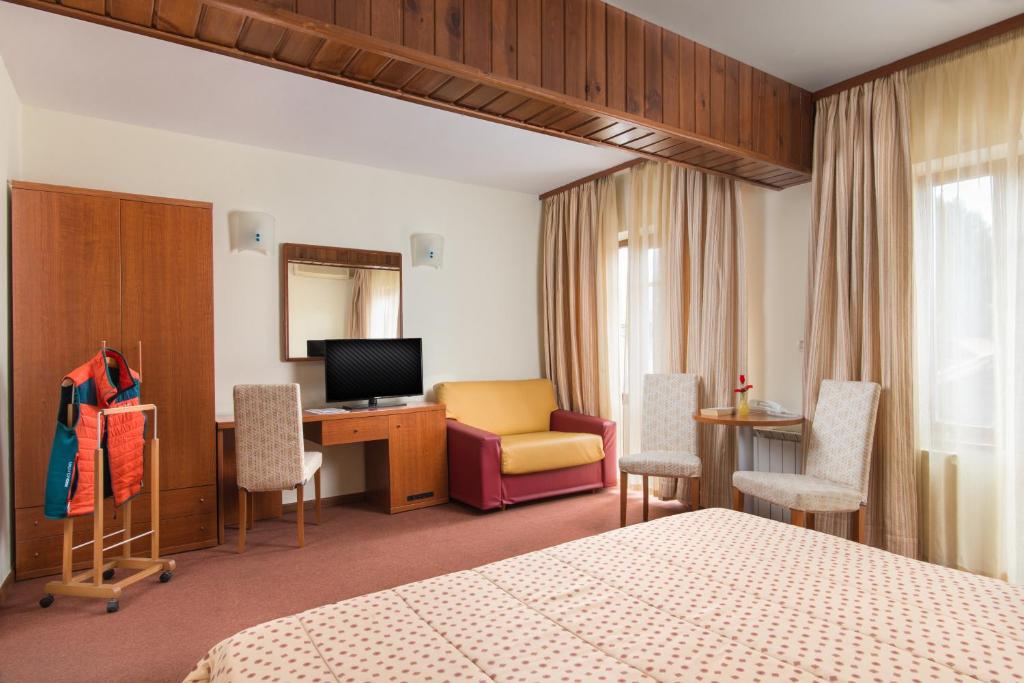 TV a/nebo společenská místnost v ubytování Hotel Pirin