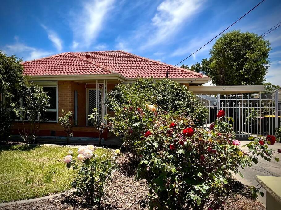 Entire house between Marion /Flinders university - Housity