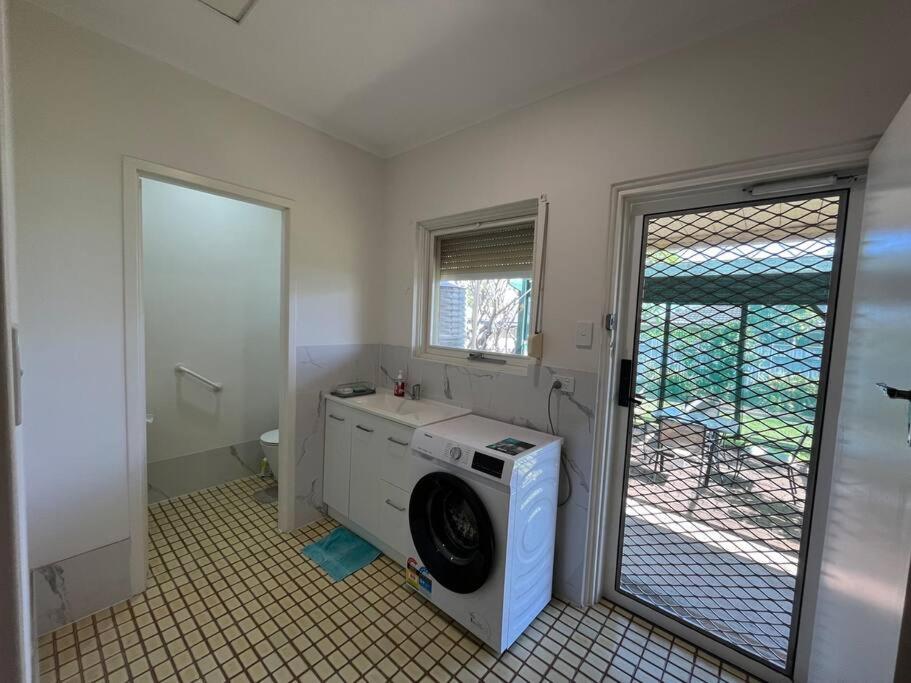 Entire house between Marion /Flinders university - Casa De Tres Dormitorios