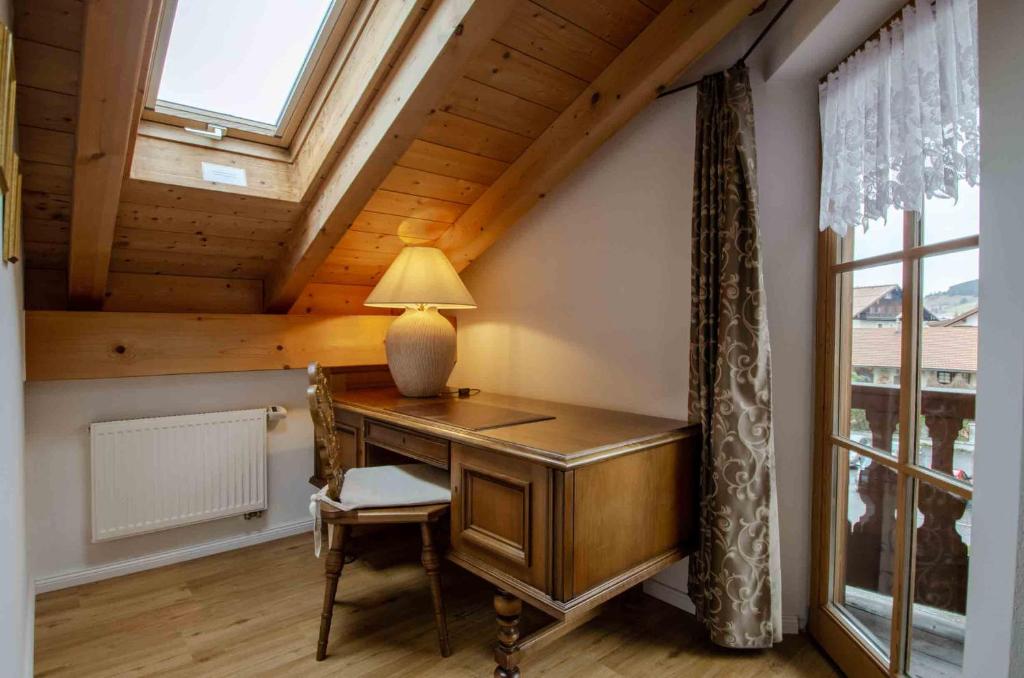 Fotografie z fotogalerie ubytování Hotel Ferienhaus Fux v destinaci Oberammergau