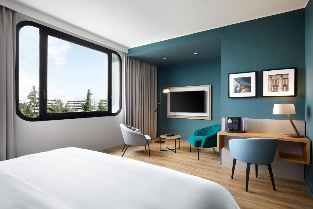 
One-Bedroom Junior Suite - Club Lounge Access
