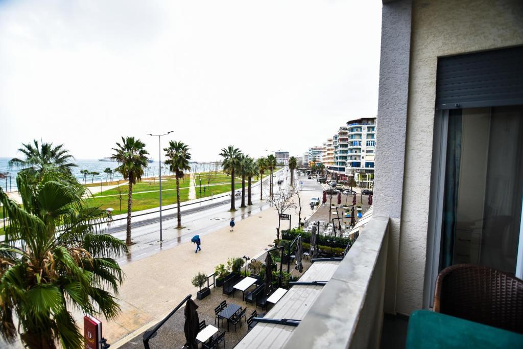 Seaview Apartment - Image 8