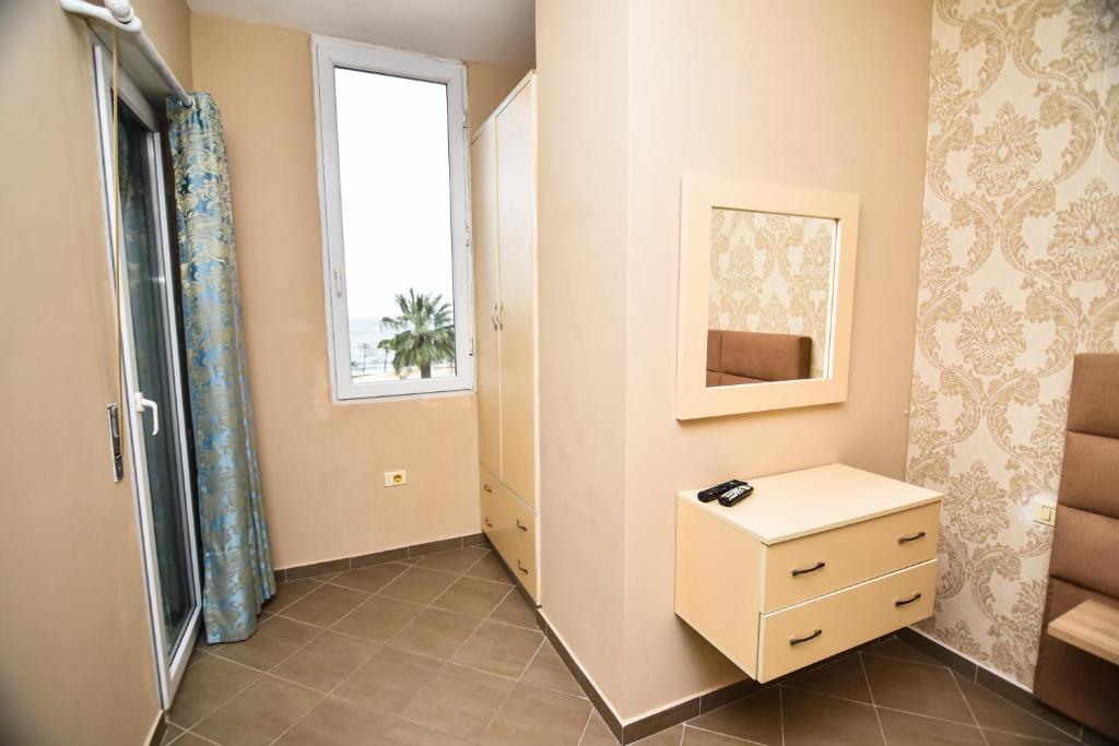Seaview Apartment - Image 3