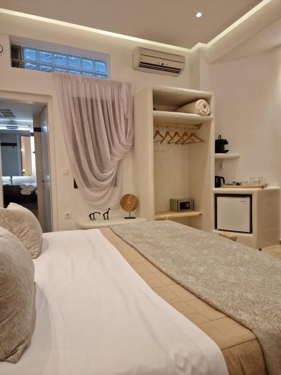 Postel nebo postele na pokoji v ubytování Amerisa Suites & Villa