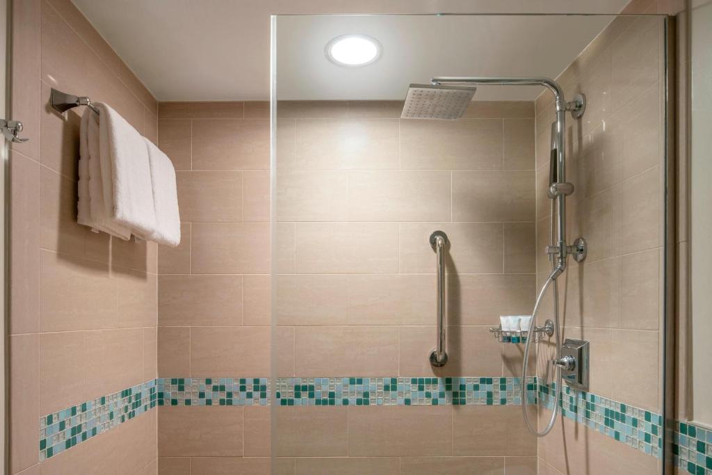 The Westin Fort Lauderdale Beach Resort - Guest Room, 1 King, Partial Ocean View