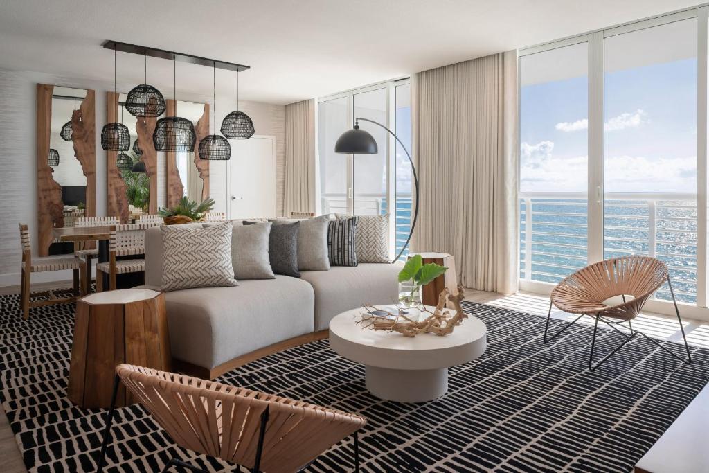 The Westin Fort Lauderdale Beach Resort - Presidential Suite, 1 King, Ocean View, Corner Room