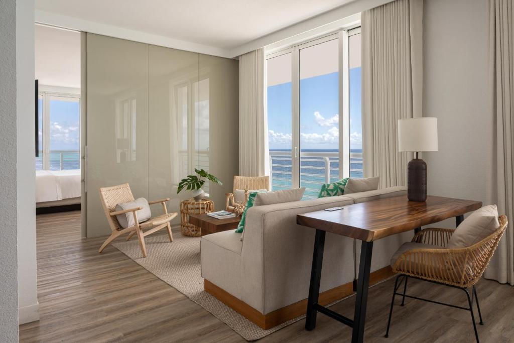 The Westin Fort Lauderdale Beach Resort - Hospitality Suite, 1 King, Ocean View, Corner Room