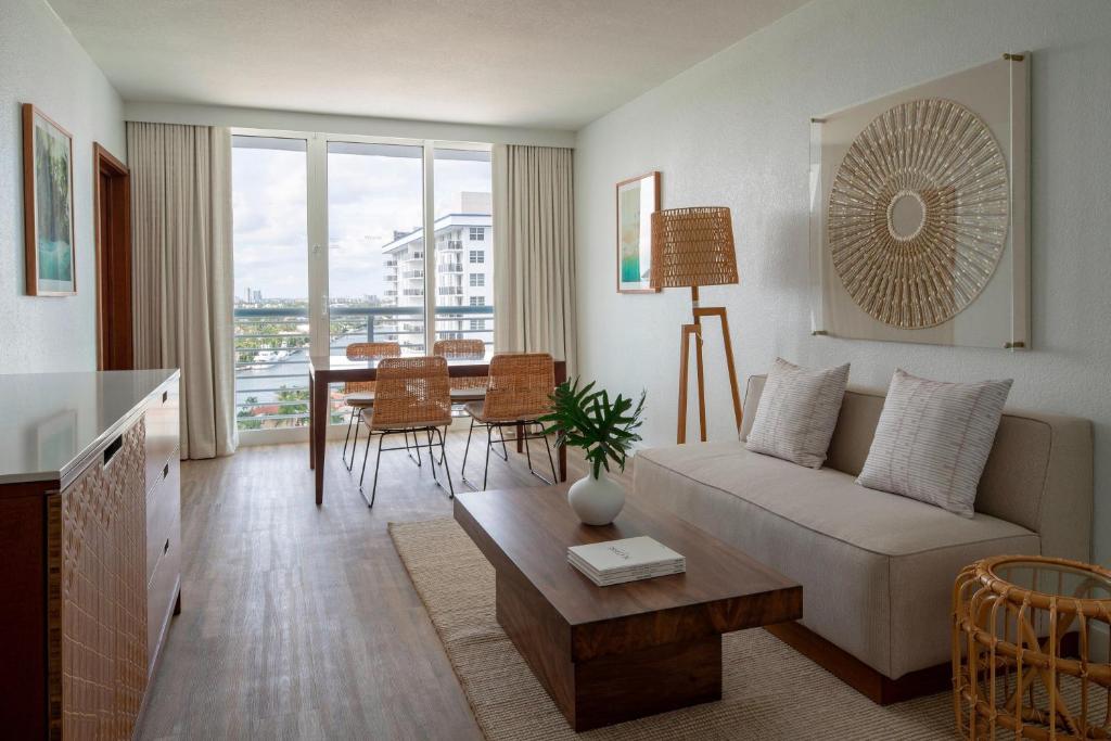 The Westin Fort Lauderdale Beach Resort - Suite, 1 King, Intracoastal View