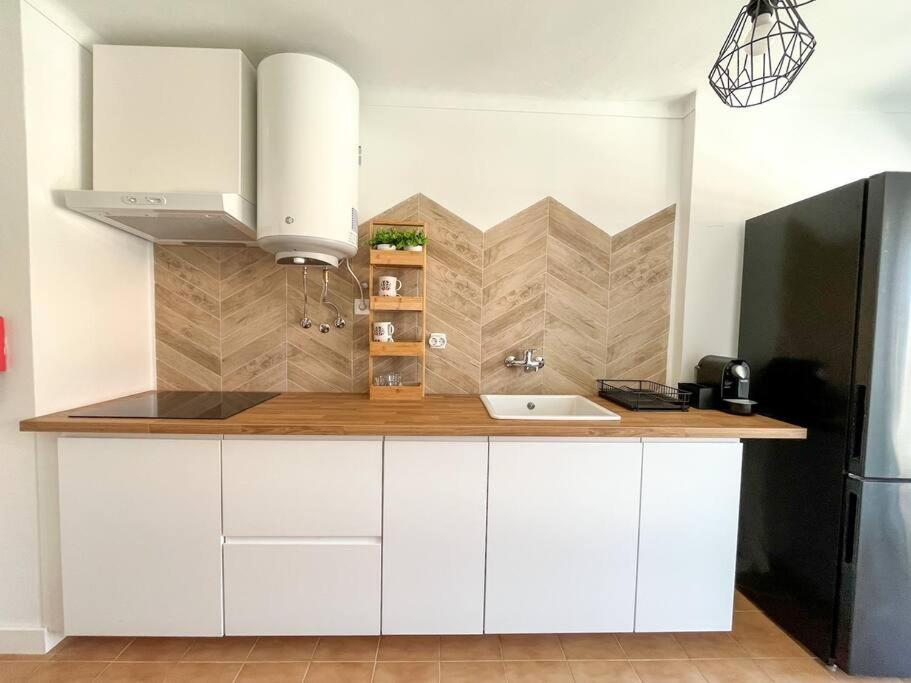 Kuchyň nebo kuchyňský kout v ubytování Esplanada-Zona Central-Perto Praias-Estacionamento Gratuito